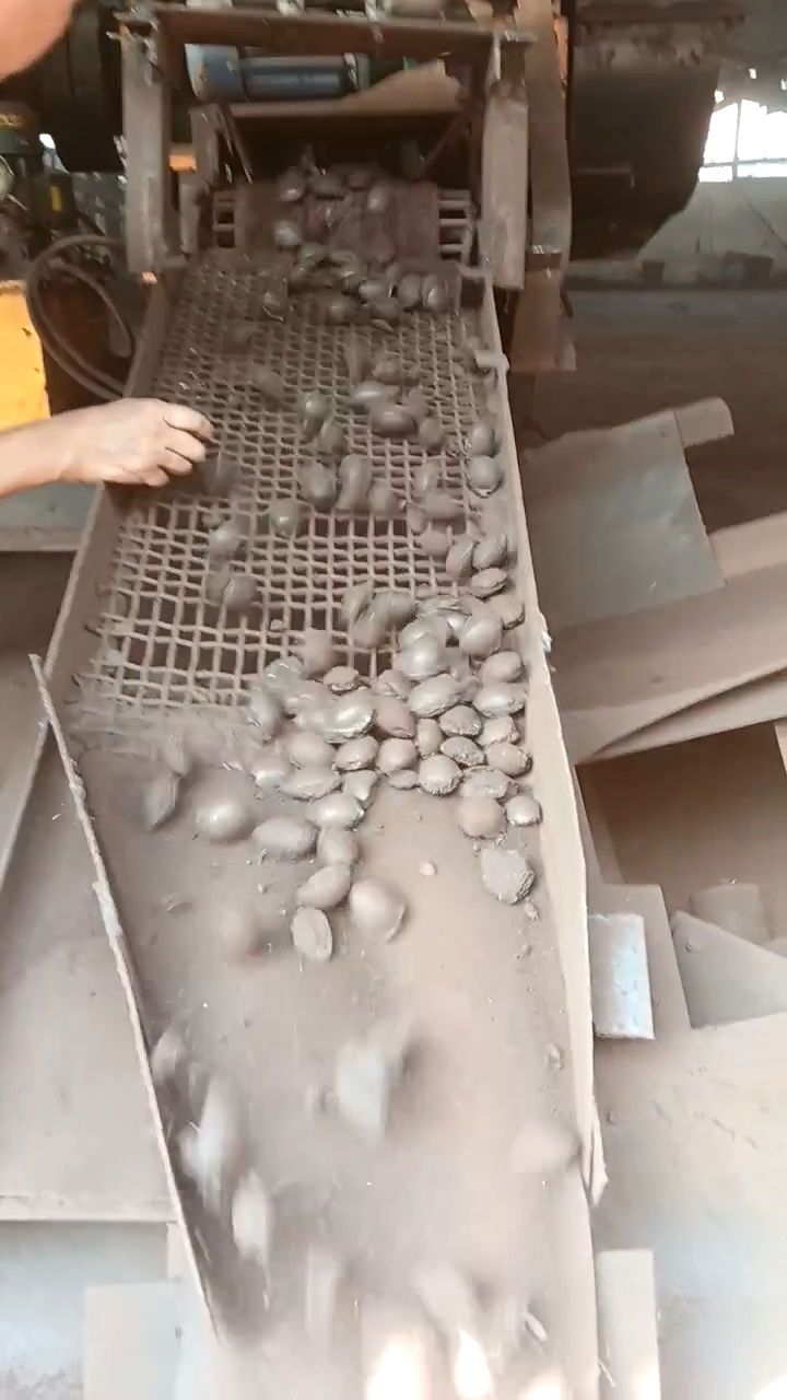 粘合剂在转底炉球团制备中的作用是什么？